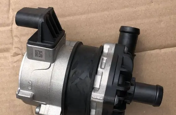 Audi Q7 4M Water pump 4M0965567C