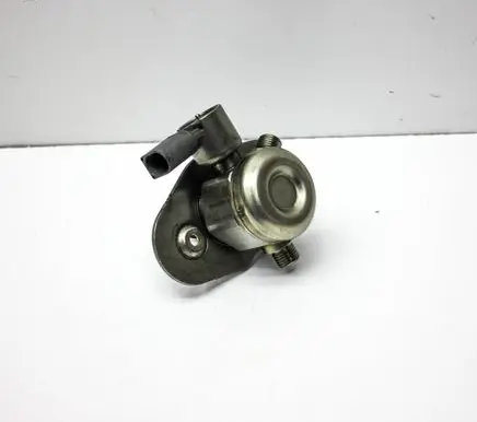 BMW 6 F06 Gran coupe Fuel injection high pressure pump 7599865