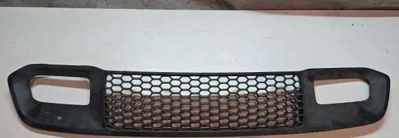 Jeep Grand Cherokee Front bumper lower grill 68262006AA 68286777AA 68289945AA