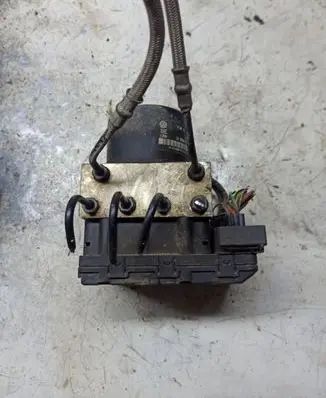 Volkswagen Golf IV ABS Pump 1J0907379G 1J0614117C