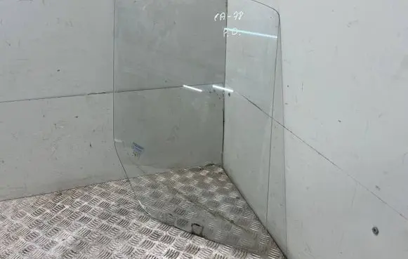 Mercedes-Benz Sprinter W906 Front door window/glass (coupe) 43R001025