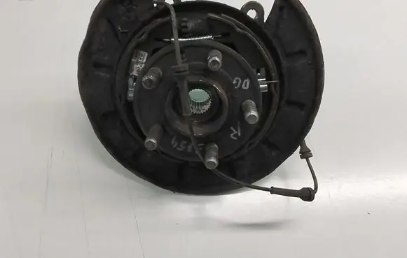 Land Rover Freelander 2 - LR2 Rear wheel hub LR001128