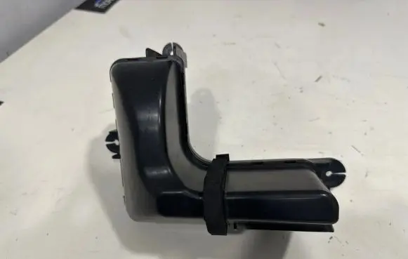 Genesis G70 Air intake duct part 28210G9200 28210-G9200