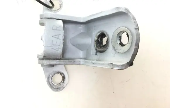 Nissan Qashqai Front door lower hinge 