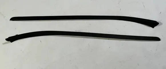 Lincoln Continental Front door windshield rail gd9bf03195ad