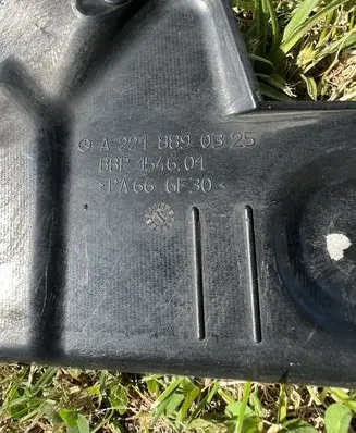 Mercedes-Benz S W221 Engine compartment rubber A2218890425 A2218890325