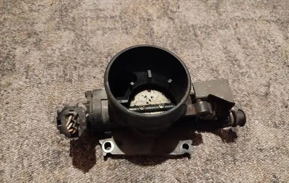 Ford Focus Throttle body valve XS4U9E927