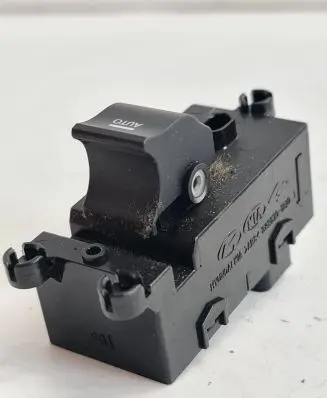 Hyundai i40 Electric window control switch 935803Z050 2011712 39R5251000
