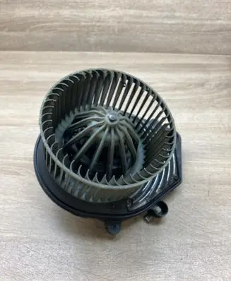 Volkswagen Golf IV Heater fan/blower 8D1820021 740221233F