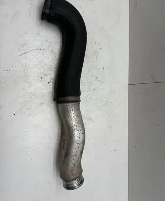 Volvo V40 Intercooler hose/pipe 31293915 130448