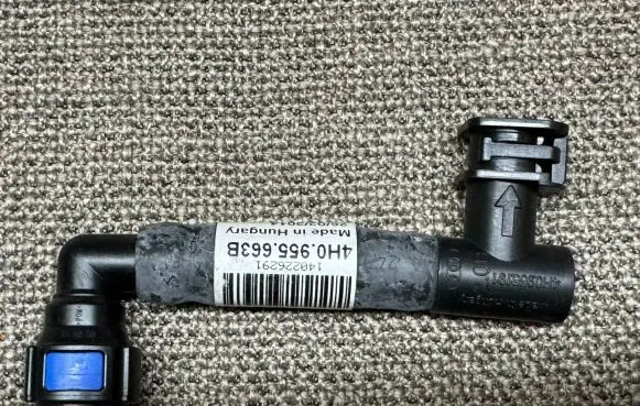 Audi A8 S8 D4 4H Headlight washer hose/pipe 4H0955663B