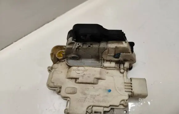 Audi A4 S4 B7 8E 8H Front door lock