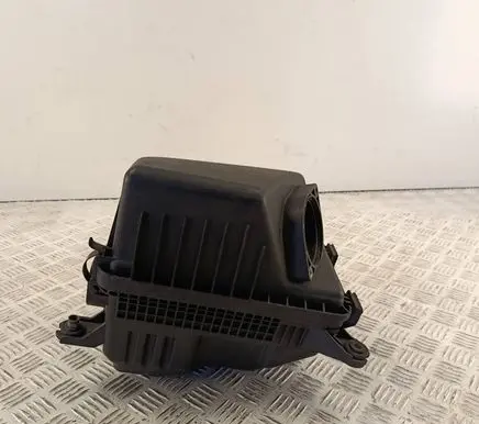 Hyundai i40 Air filter box 281103Z300