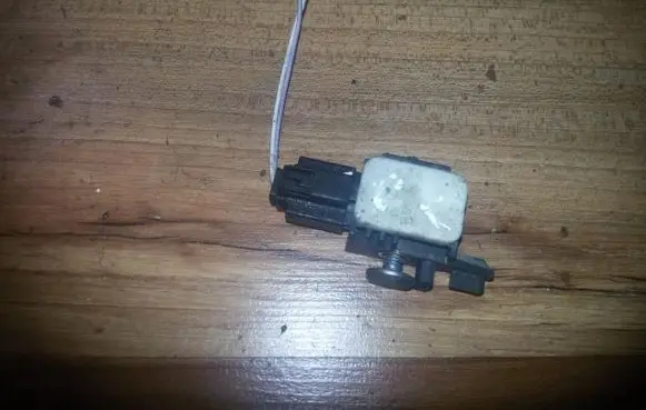 Renault Clio III Airbag deployment crash/impact sensor 8200529572