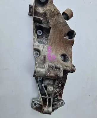 BMW 1 F20 F21 Engine mounting bracket 8592239 46100