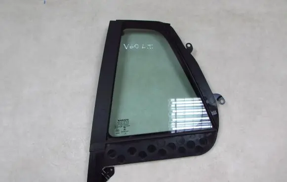 Volvo V60 Rear vent window glass 43R001565 DOT459AS2M540 OCPN0009