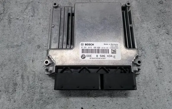 BMW 3 E90 E91 Engine control unit/module ECU 8506434-01