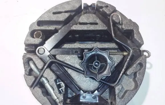 Opel Astra H Tool set 13162851 8378