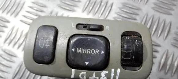 Toyota Corolla Verso E110 Wing mirror switch 777193 R777193