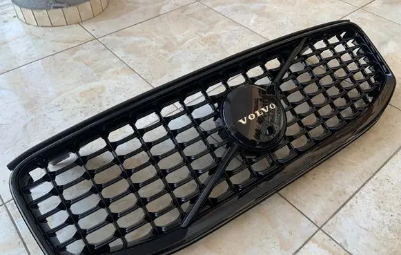 Volvo XC60 Front bumper upper radiator grill 32133812