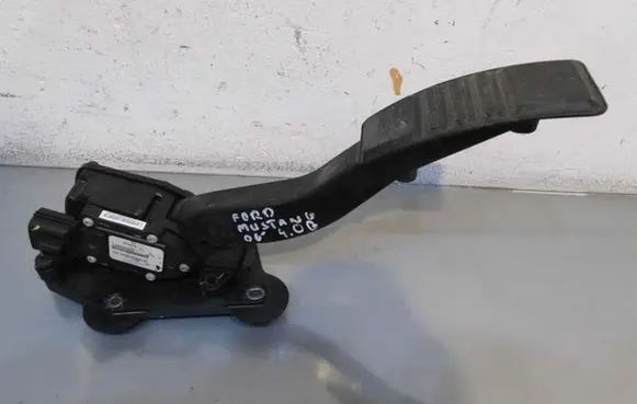 Ford Mustang V Engine mounting bracket