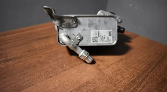BMW X5 G05 Engine oil radiator 8580419