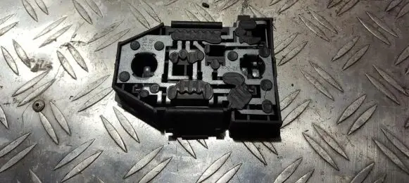 Volkswagen PASSAT B3 Tail light bulb cover holder 333945257