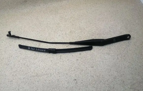 Ford Focus Front wiper blade arm 4M5117526CB