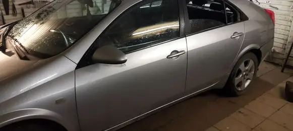 Nissan Primera Front door window glass four-door