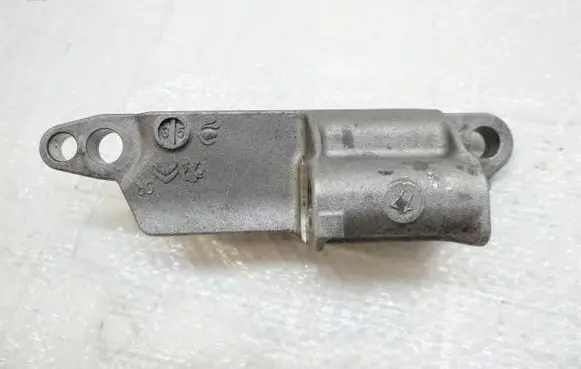 Engine mount bracket