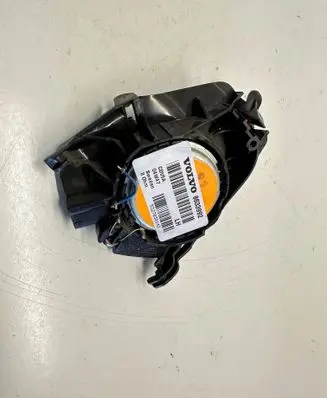 Volvo XC70 Front door speaker 8633992 5327030142 04W47