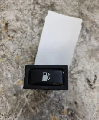 Toyota Avensis T250 Fuel tank opening switch 156795 5660E81