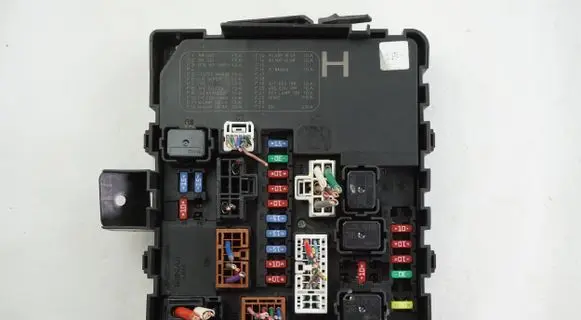 Nissan Pathfinder R51 Fuse module 284B7EB03C