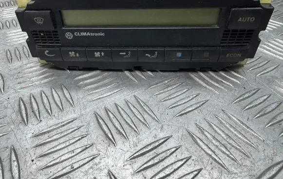 Volkswagen PASSAT B5 Climate control unit 1J1907044 5HB00761700