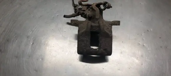 Toyota Auris E180 Rear brake caliper 0204L67275