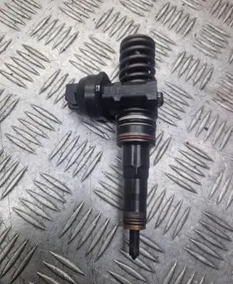 Volkswagen Touran I Fuel injector 038130073AR