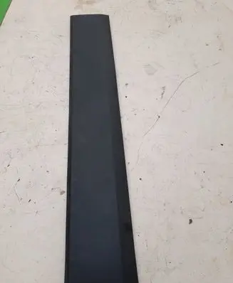 Rear fender molding trim