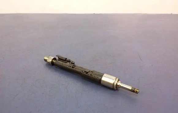 BMW 5 G30 G31 G38 Fuel injector 8626147