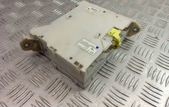 Lexus GS 300 350 430 450H Fuse module 82730-30631