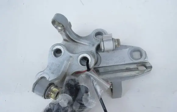 Volvo V60 Front door lower hinge 31218514