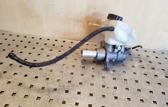 Master brake cylinder
