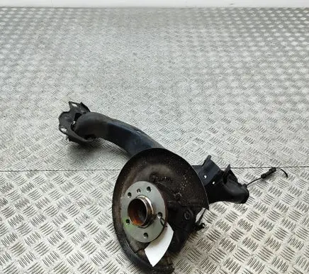 BMW 2 F44 Rear wheel hub 8842880 5A61B48