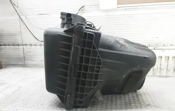 Chrysler 300 - 300C Air filter box