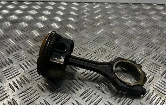 Lexus GS 300 350 430 450H Piston with connecting rod 31080