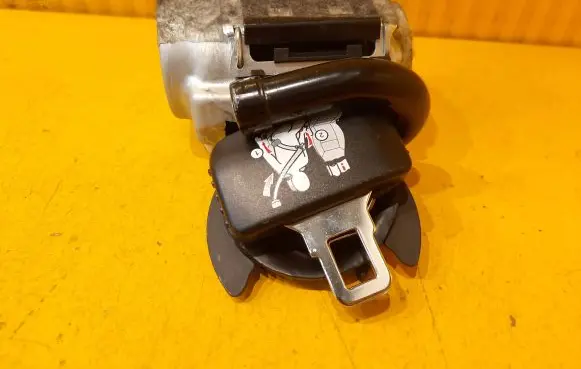 Audi Q7 4M Third row seat belt 