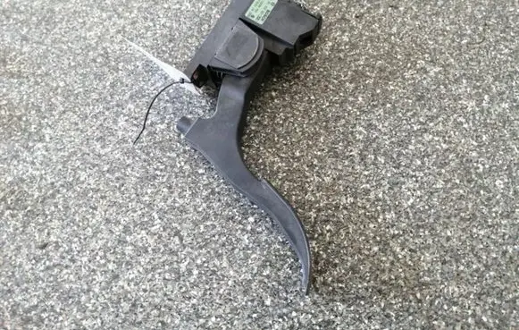 Volkswagen Polo III 6N 6N2 6NF Accelerator throttle pedal 6N1721503D 0281002322