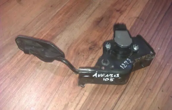 Toyota Avensis T250 Accelerator throttle pedal 8928152011