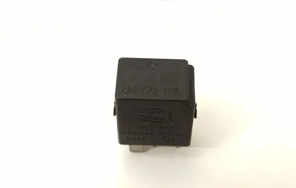 Mercedes-Benz CLS C219 Other relay 0025421119