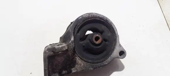 Nissan Almera N16 Engine mount bracket