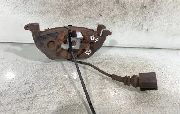 Volkswagen Golf IV Brake pads (front) 